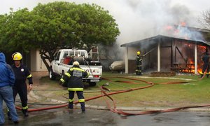 Uilkraalhuis tot as en oorstroom